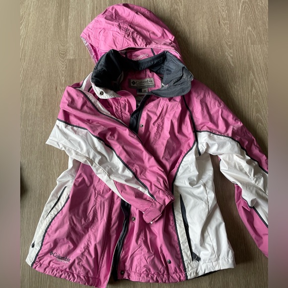Columbia Jackets & Blazers - Super cute Columbia pink rain coat